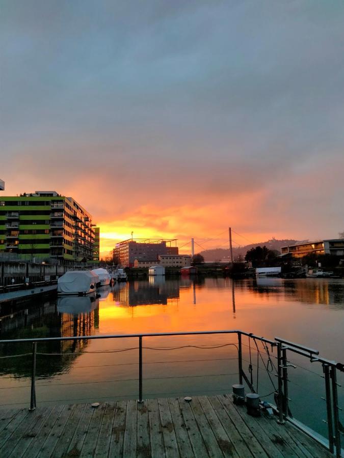 Waterside Living - Hausboot Linz Hotel Exterior foto